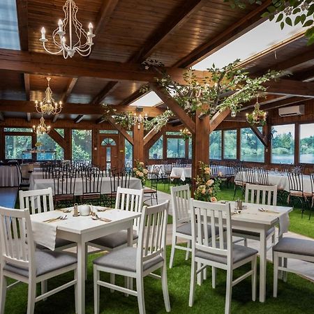 Eden Lounge Restaurant & Pension Veresegyház 외부 사진