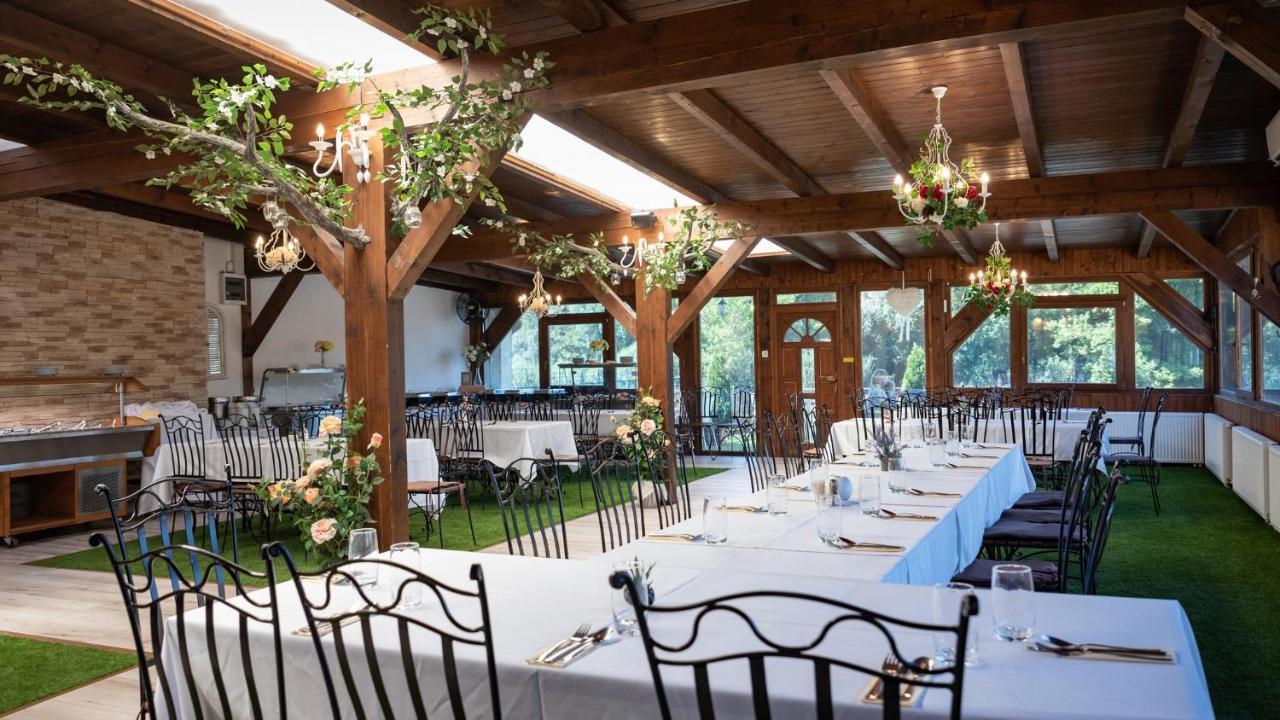 Eden Lounge Restaurant & Pension Veresegyház 외부 사진