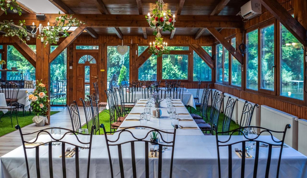 Eden Lounge Restaurant & Pension Veresegyház 외부 사진