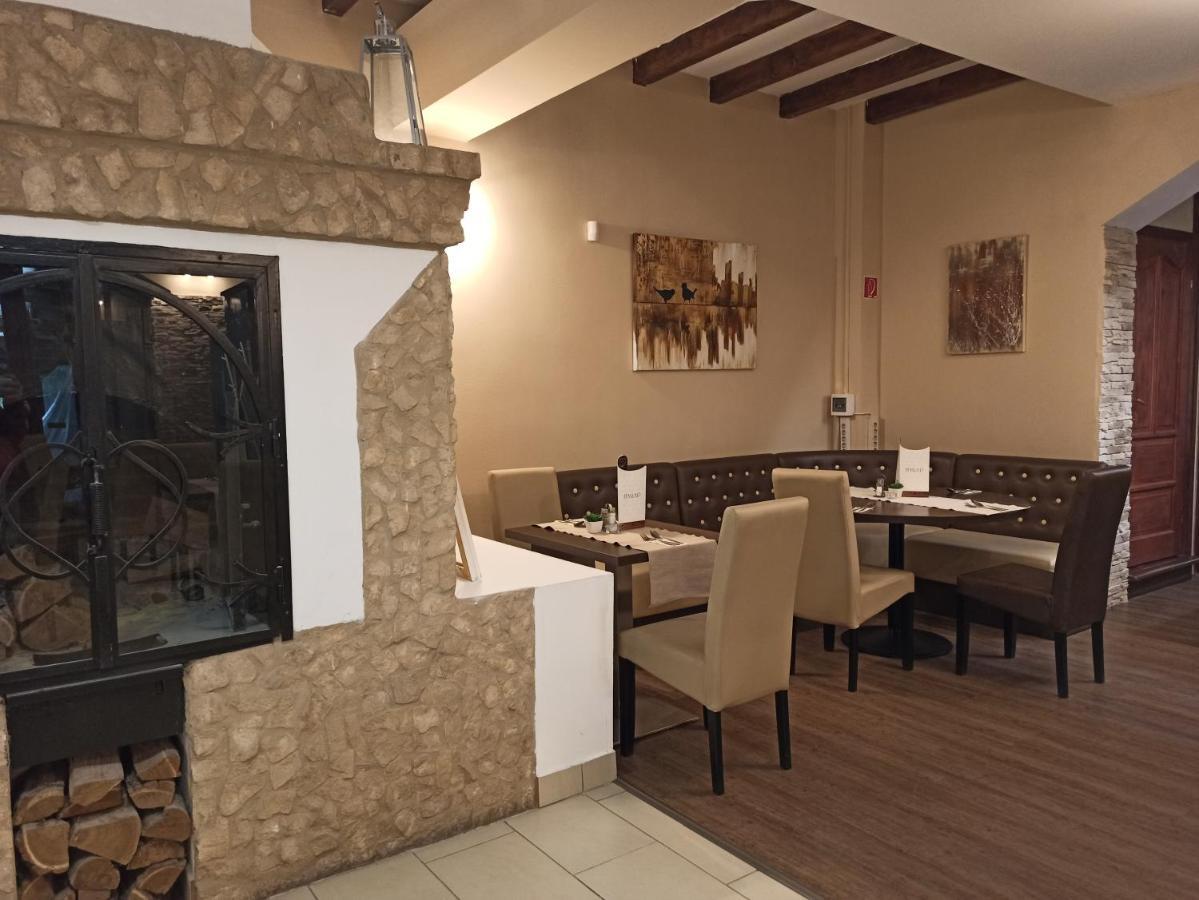 Eden Lounge Restaurant & Pension Veresegyház 외부 사진